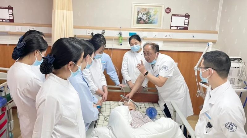 在养老护理上门服务前，家庭需要做好以下准备工作：