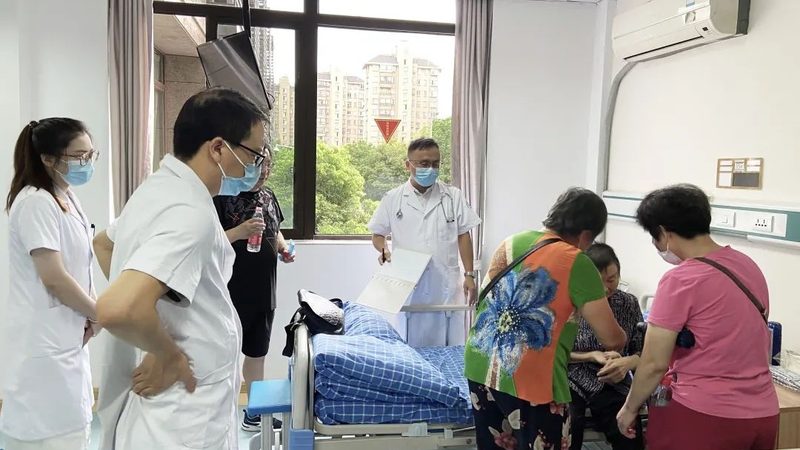 护理垫分类解析：不同用途，守护长者安全
